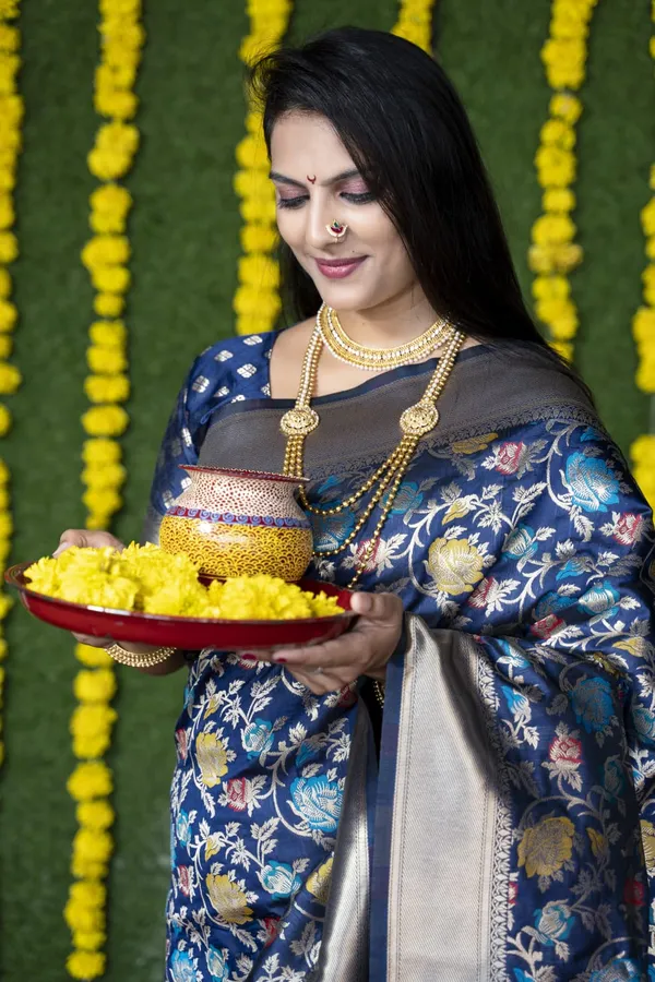 Navy_Blue_Handloom_Banarasi_Silk_Meena_Zari_Work_Saree_With_Rich_Pallu_And_Unstiched_Blouse_Piece.